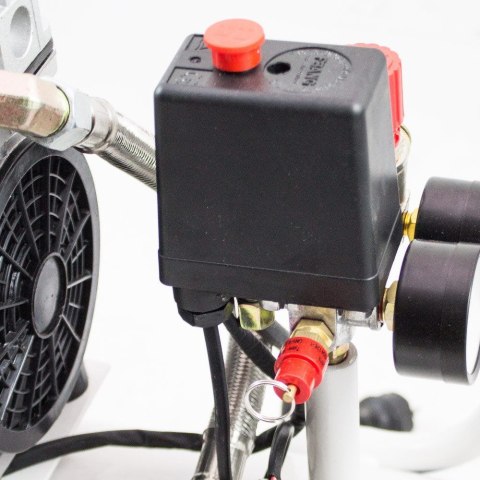 24-LITROWY KOMPRESOR POWIETRZA