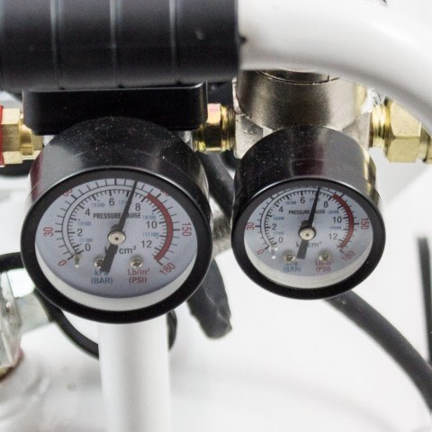 24-LITROWY KOMPRESOR POWIETRZA