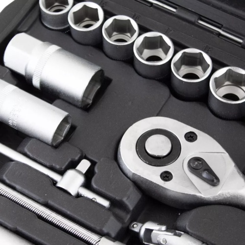 zestaw narzędzi 82 el grzechotki klucze crv walizka garaż warsztat